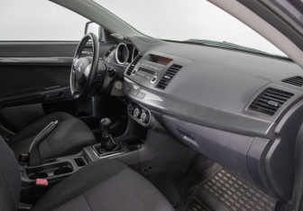 Подержанный автомобиль Mitsubishi Lancer Sedan 2008 года (9 фото)