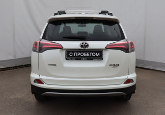 Подержанный автомобиль Toyota RAV4 2016 года (5 фото)