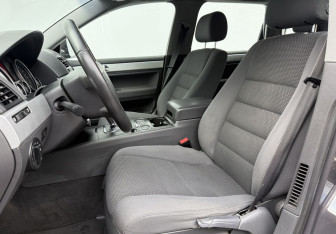 Подержанный автомобиль Volkswagen Touareg 2009 года (10 фото)