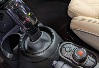 Подержанный автомобиль MINI Hatch 2021 года (24 фото)