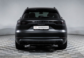 Подержанный автомобиль Porsche Cayenne 2023 года (6 фото)