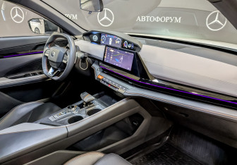Подержанный автомобиль Changan UNI-V 2023 года (11 фото)