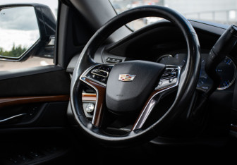 Подержанный автомобиль Cadillac Escalade Suv 2016 года (18 фото)
