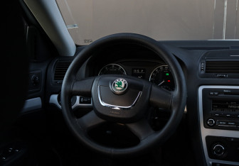 Подержанный автомобиль Skoda Octavia Liftback 2011 года (11 фото)