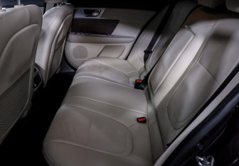 Подержанный автомобиль Jaguar XF Sedan 2014 года (10 фото)