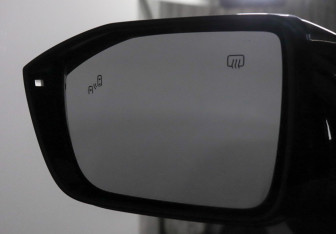 Подержанный автомобиль Changan UNI-V 2023 года (16 фото)