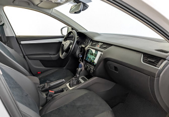 Подержанный автомобиль Skoda Octavia Liftback 2016 года (11 фото)