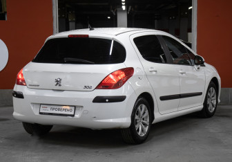 Подержанный автомобиль Peugeot 308 Hatchback 2008 года (5 фото)