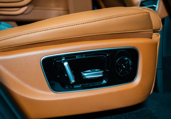 Подержанный автомобиль LiXiang L9 2023 года (18 фото)