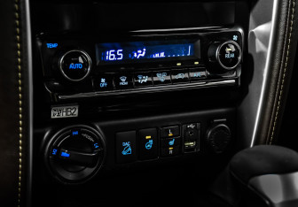 Подержанный автомобиль Toyota Fortuner 2017 года (21 фото)