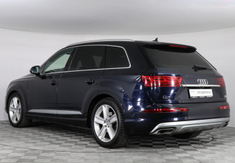 Подержанный автомобиль Audi Q7 2016 года (7 фото)