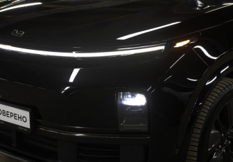 Подержанный автомобиль LiXiang L9 2023 года (29 фото)