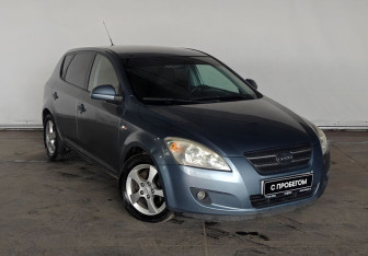 Подержанный автомобиль Kia Ceed Hatchback 2007 года (3 фото)