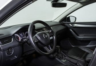 Подержанный автомобиль Skoda Octavia Liftback 2017 года (10 фото)