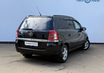 Подержанный автомобиль Opel Zafira Compactvan 2011 года (5 фото)