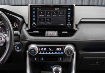 Подержанный автомобиль Toyota RAV4 2020 года (15 фото)