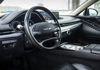 Подержанный автомобиль Genesis G80 2021 года (13 фото)