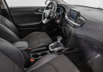 Подержанный автомобиль Kia Ceed Hatchback 2018 года (9 фото)