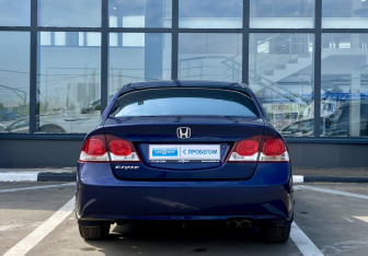 Подержанный автомобиль Honda Civic Sedan 2008 года (6 фото)