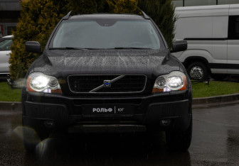 Подержанный автомобиль Volvo XC90 2005 года (21 фото)