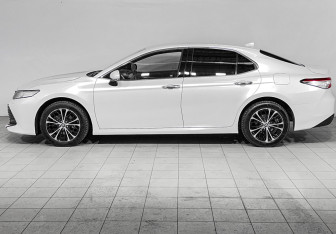 Подержанный автомобиль Toyota Camry Sedan 2020 года (8 фото)