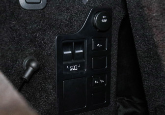 Подержанный автомобиль Land Rover Discovery 2017 года (10 фото)