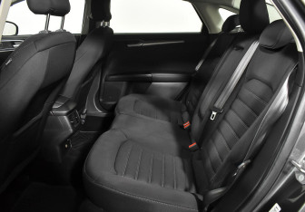 Подержанный автомобиль Ford Mondeo Sedan 2016 года (16 фото)