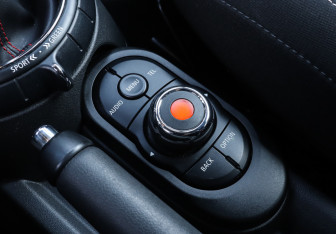 Подержанный автомобиль MINI Hatch 2017 года (14 фото)