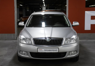 Подержанный автомобиль Skoda Octavia Liftback 2012 года (2 фото)
