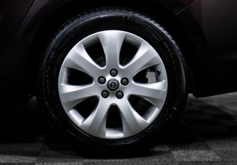 Подержанный автомобиль Opel Astra Wagon 2012 года (9 фото)