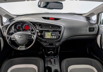 Подержанный автомобиль Kia Ceed Wagon 2017 года (13 фото)