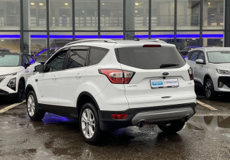 Подержанный автомобиль Ford Kuga 2018 года (7 фото)