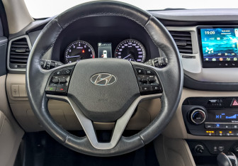Подержанный автомобиль Hyundai Tucson 2016 года (21 фото)