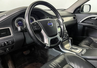 Подержанный автомобиль Volvo XC70 2011 года (13 фото)