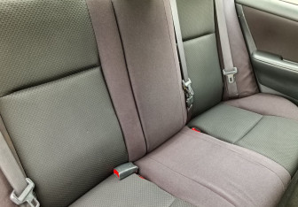 Подержанный автомобиль Toyota Corolla Sedan 2006 года (12 фото)