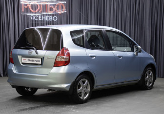 Подержанный автомобиль Honda Jazz 2008 года (5 фото)