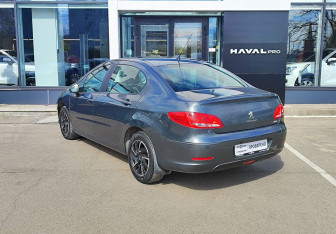 Подержанный автомобиль Peugeot 408 2014 года (7 фото)
