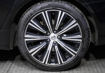 Подержанный автомобиль Volvo S90 2021 года (26 фото)