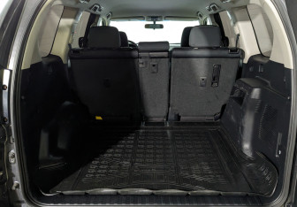 Подержанный автомобиль Toyota Land Cruiser Prado 2017 года (10 фото)