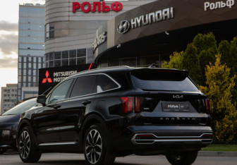 Подержанный автомобиль Kia Sorento 2022 года (5 фото)