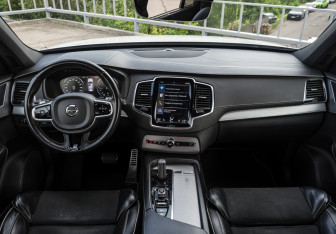 Подержанный автомобиль Volvo XC90 2019 года (13 фото)