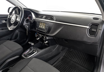 Подержанный автомобиль Kia Rio Hatchback 2021 года (12 фото)