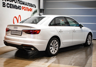 Подержанный автомобиль Audi A4 Sedan 2021 года (4 фото)