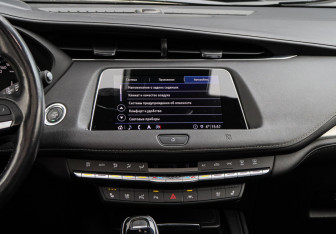 Подержанный автомобиль Cadillac XT4 2020 года (12 фото)