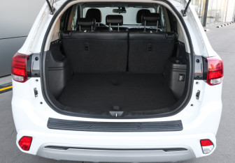 Подержанный автомобиль Mitsubishi Outlander 2022 года (9 фото)