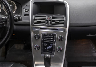 Подержанный автомобиль Volvo XC60 2010 года (15 фото)