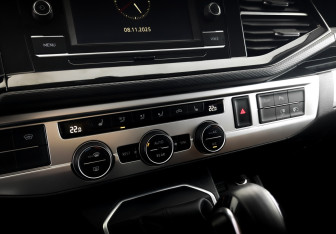 Подержанный автомобиль Volkswagen Multivan 2020 года (28 фото)