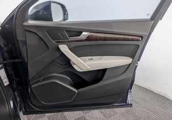 Подержанный автомобиль Audi Q5 2017 года (26 фото)