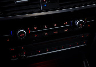 Подержанный автомобиль BMW X4 2016 года (17 фото)