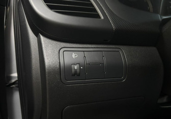 Подержанный автомобиль Hyundai Solaris Hatchback 2014 года (16 фото)